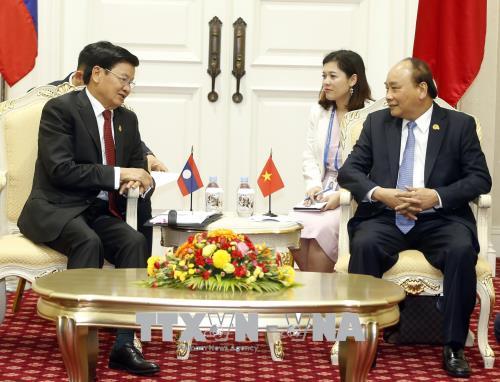 Thủ tướng Nguyễn Xuân Phúc làm việc với Thủ tướng Campuchia Hun Sen ảnh 2